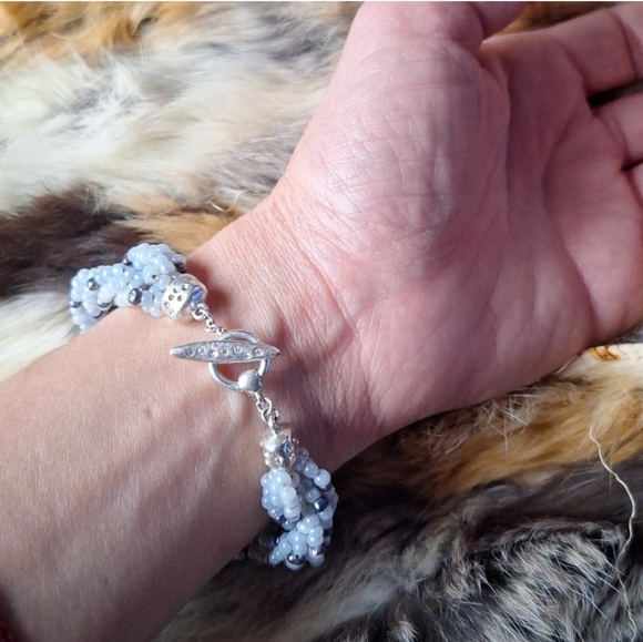 Lovely Beaded Bracelet by Sigrid Olsen with signature stamp on the Silver clasps - Picture 6 of 7